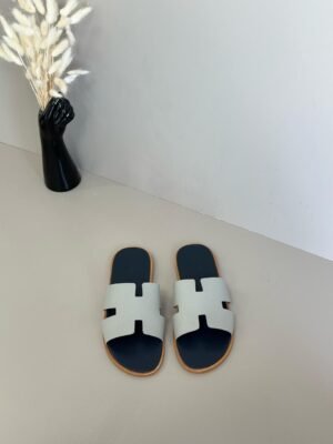 3e5ce11e-db07-4d4d-9847-d25b54722ff6 Hermes men slippers