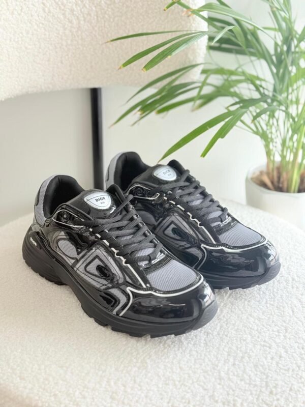5c755536-442e-4e42-a45b-e04c36bb8d97 Dior men sneakers