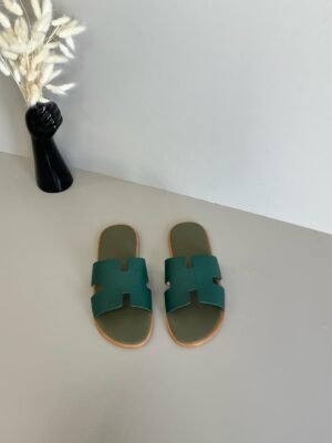 7ecafef1-8256-4d10-b163-7e2bd0200c92 Hermes men slippers