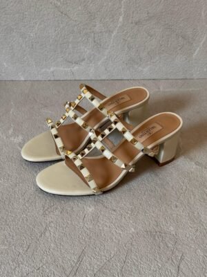 PHOTO-2025-05-24-11-47-17 Valentino heels