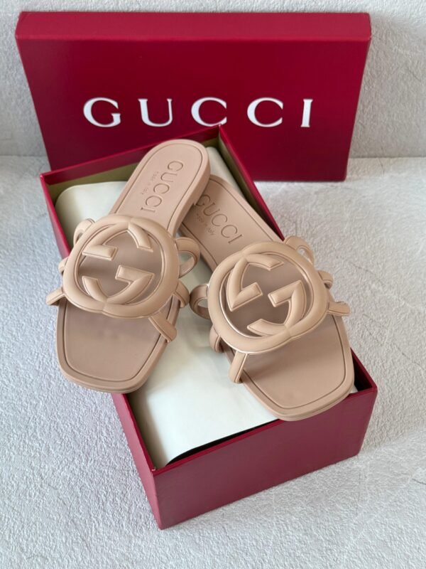 Gucci flats