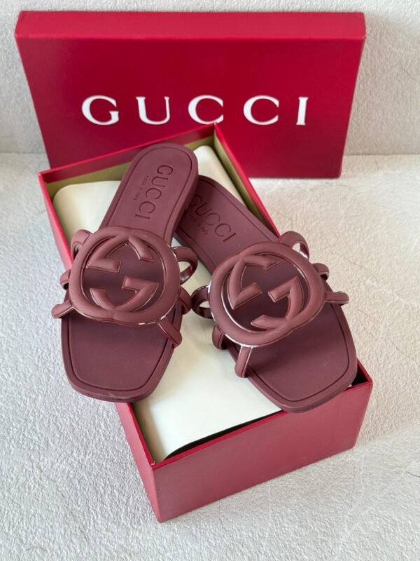 Gucci flats
