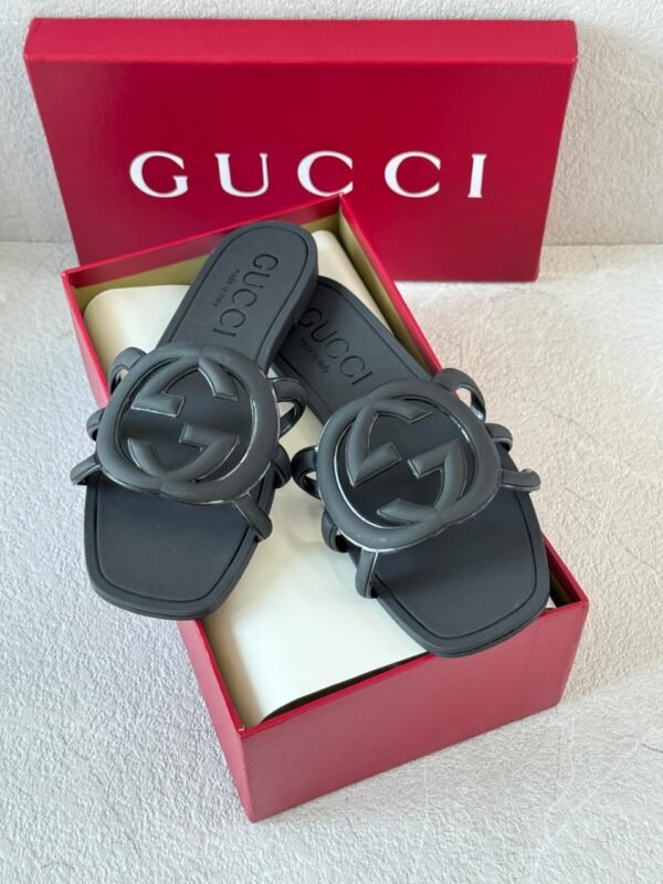Gucci flats