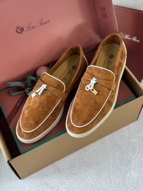 PHOTO-2025-07-19-17-37-50 Loro Piana charm walk