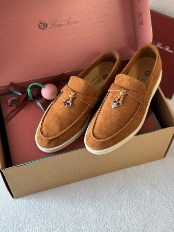 PHOTO-2025-07-22-18-54-45 Loro Piana charm walk