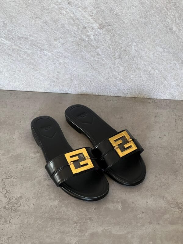 Fendi flats