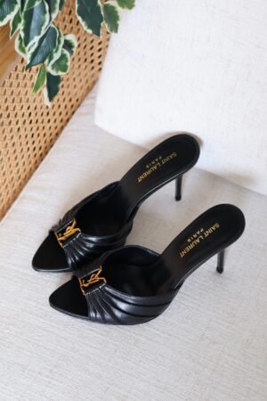 PHOTO-2025-08-12-15-05-46 Fendi heels