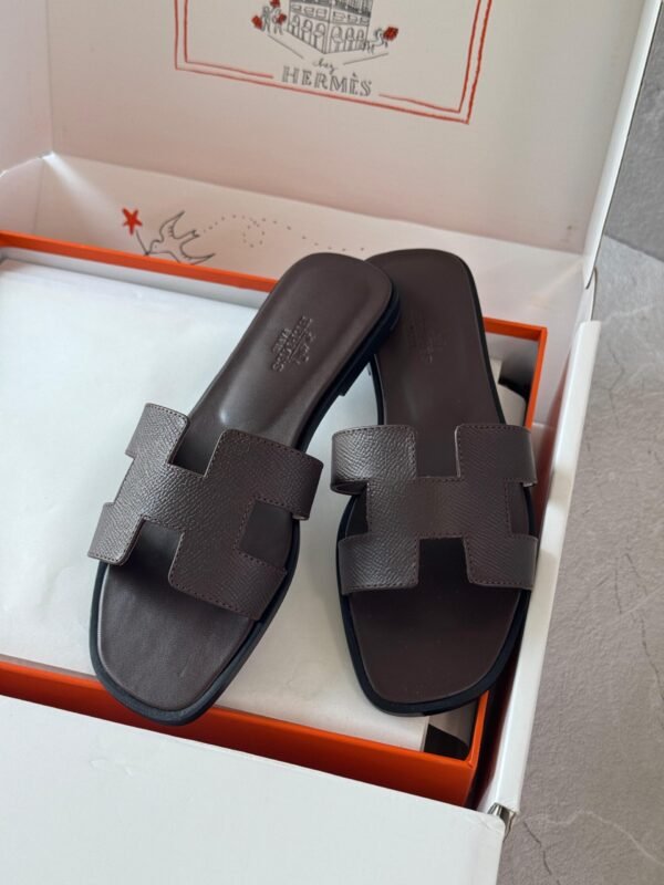 PHOTO-2025-08-24-15-11-19 Hermes Flats