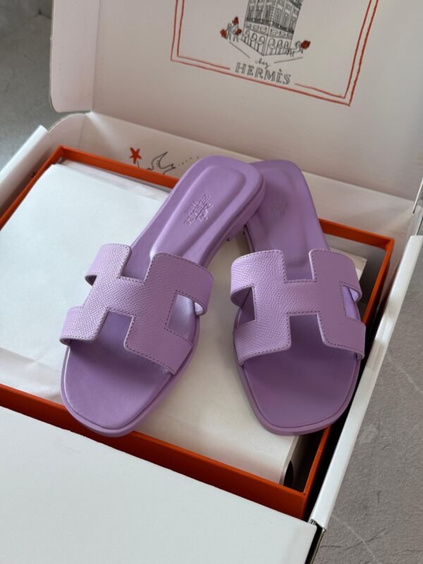 PHOTO-2025-08-27-12-35-16 Hermes Flats