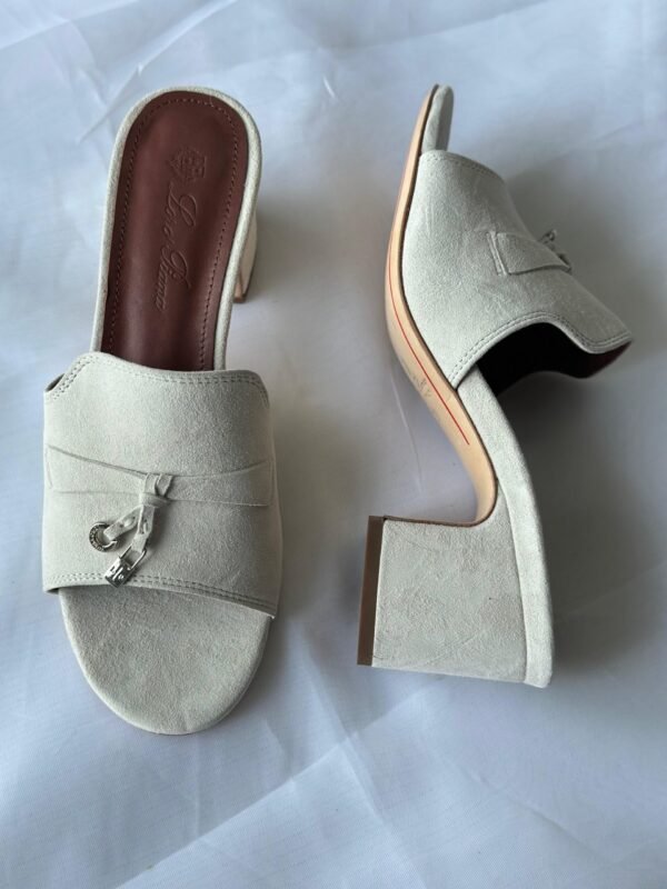 PHOTO-2025-08-30-14-34-22 Loro Piana Heels