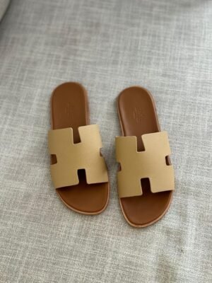 f4fde581-c02e-4413-9aa7-38472022d179 Hermes men slippers