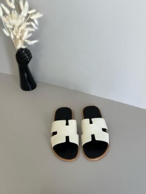 fbc69e18-b103-46a7-8cd8-61bcb5af0a68 Hermes men slippers