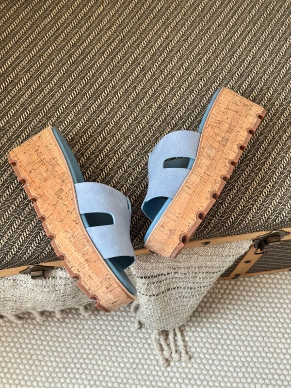 ba053fc3-67fe-4e73-8bfc-bc9ac13838ec Hermes Flats