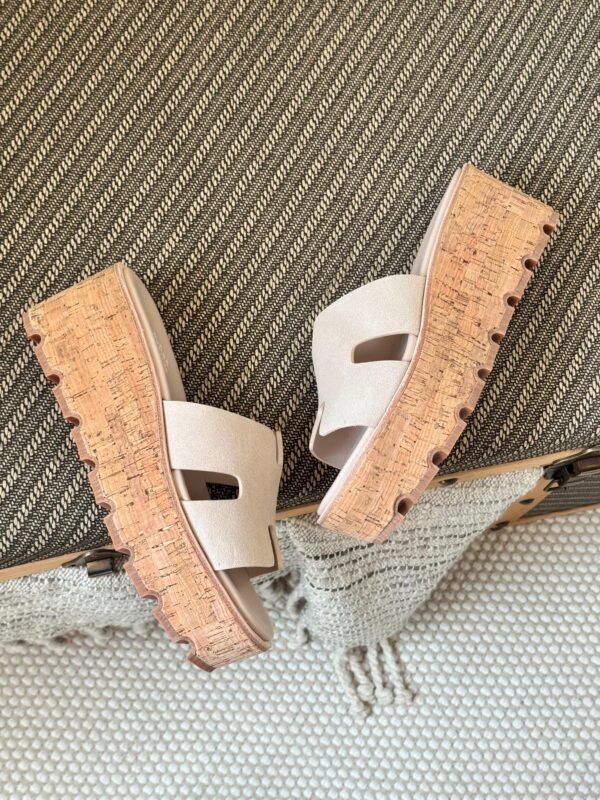 e8ebc6ab-e405-421f-abc0-aacb68139f6c Hermes Flats