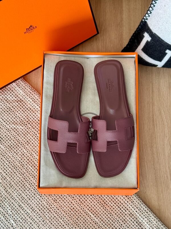 f8c9c8b7-5092-4f59-a8c1-ec1d75d2a0e9 Hermes Flats (Copy)